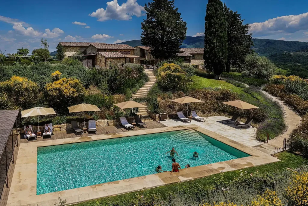 borgo-del-cabreo-piscina-prestigio-collection