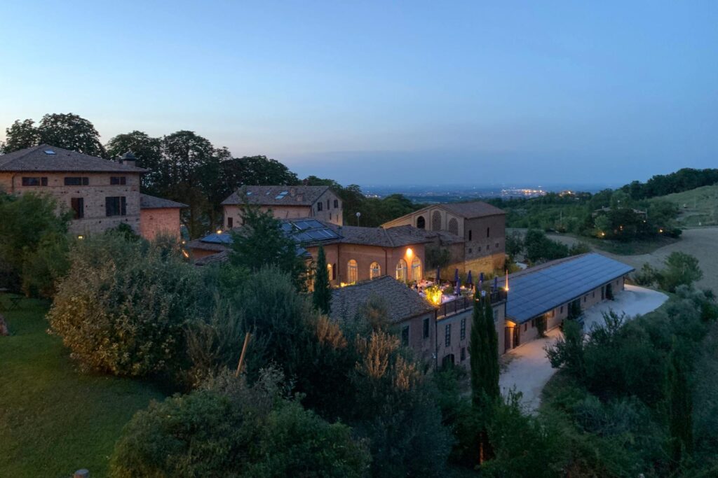 antico-borgo-tabiano-castello-salsomaggiore-terme-borgo-sera-prestigio-collection