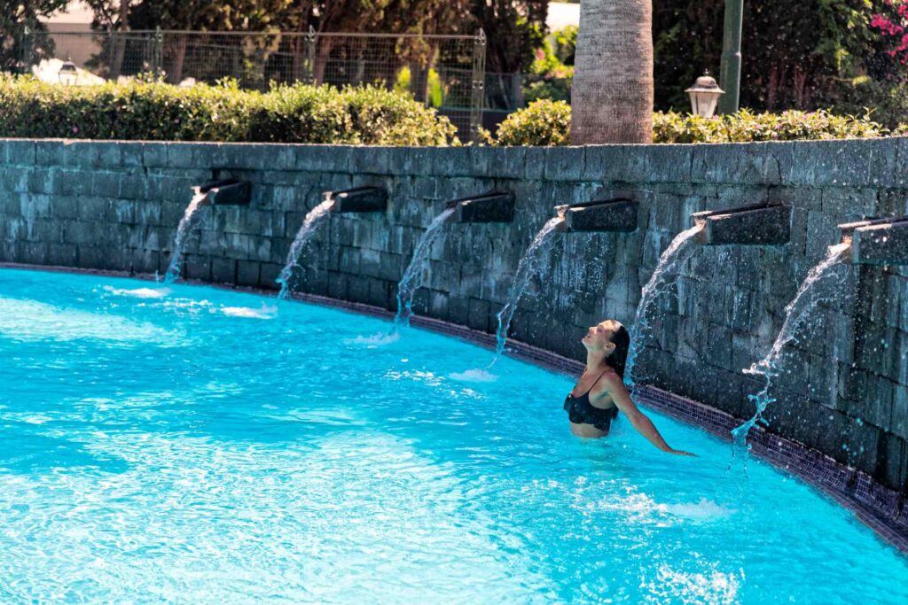 hotel-la-reginella-ischia-vista-piscina-termale-esterna-prestigio-collection